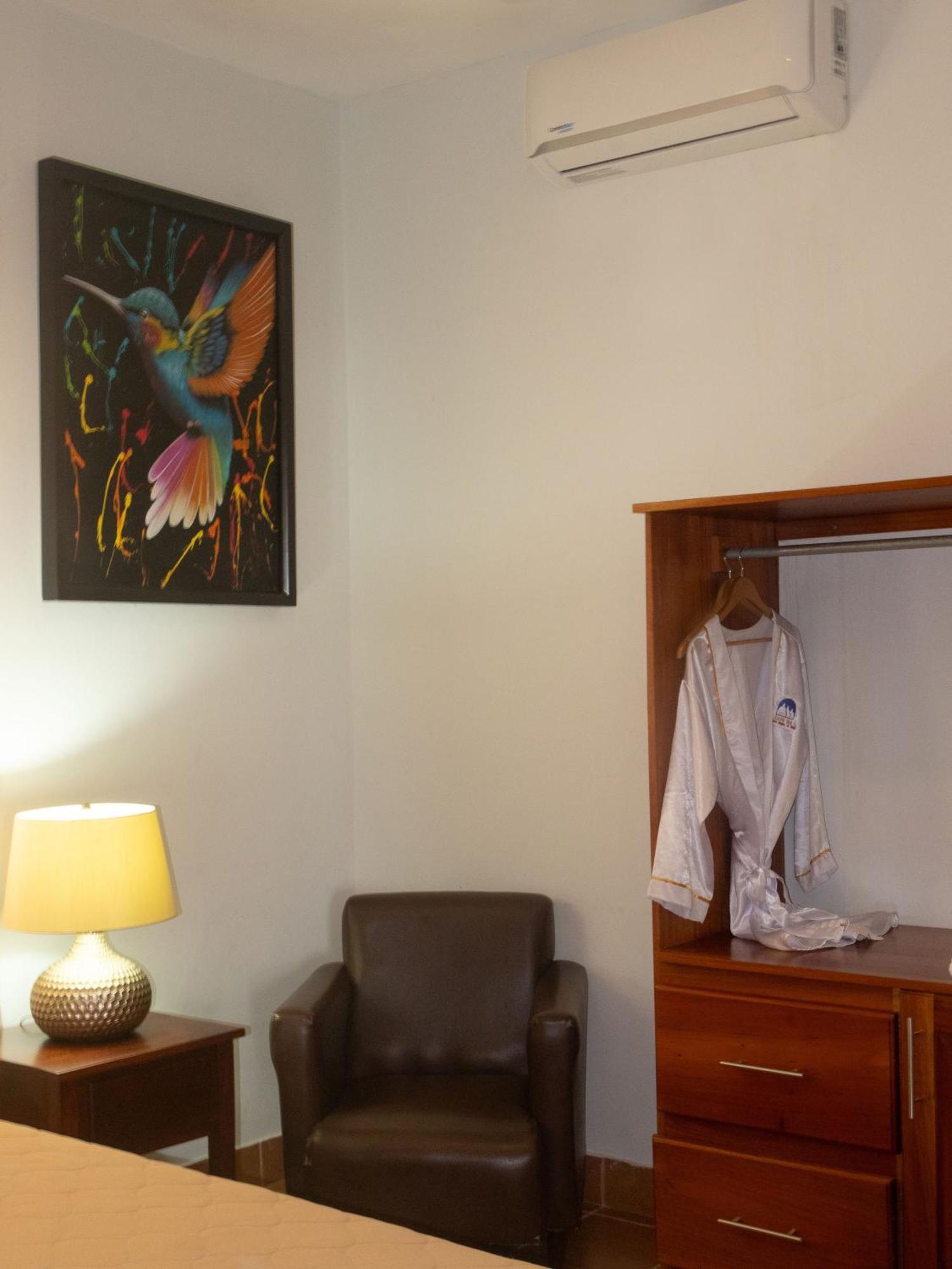 Hotel Leon Inn Экстерьер фото