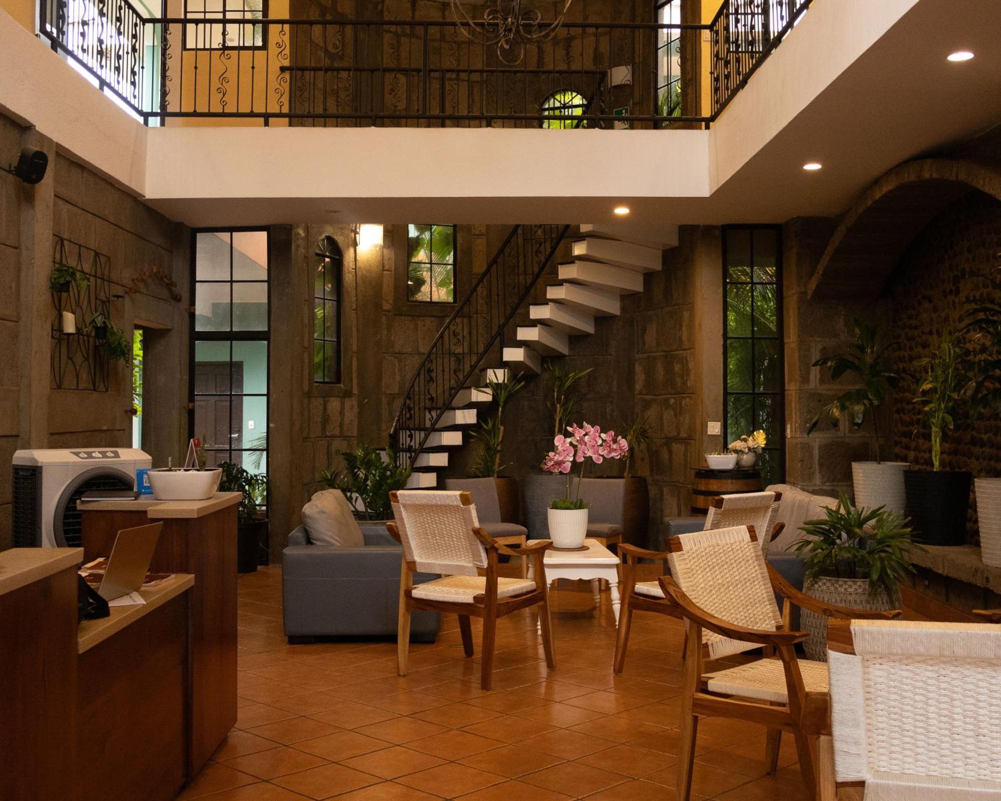 Hotel Leon Inn Экстерьер фото