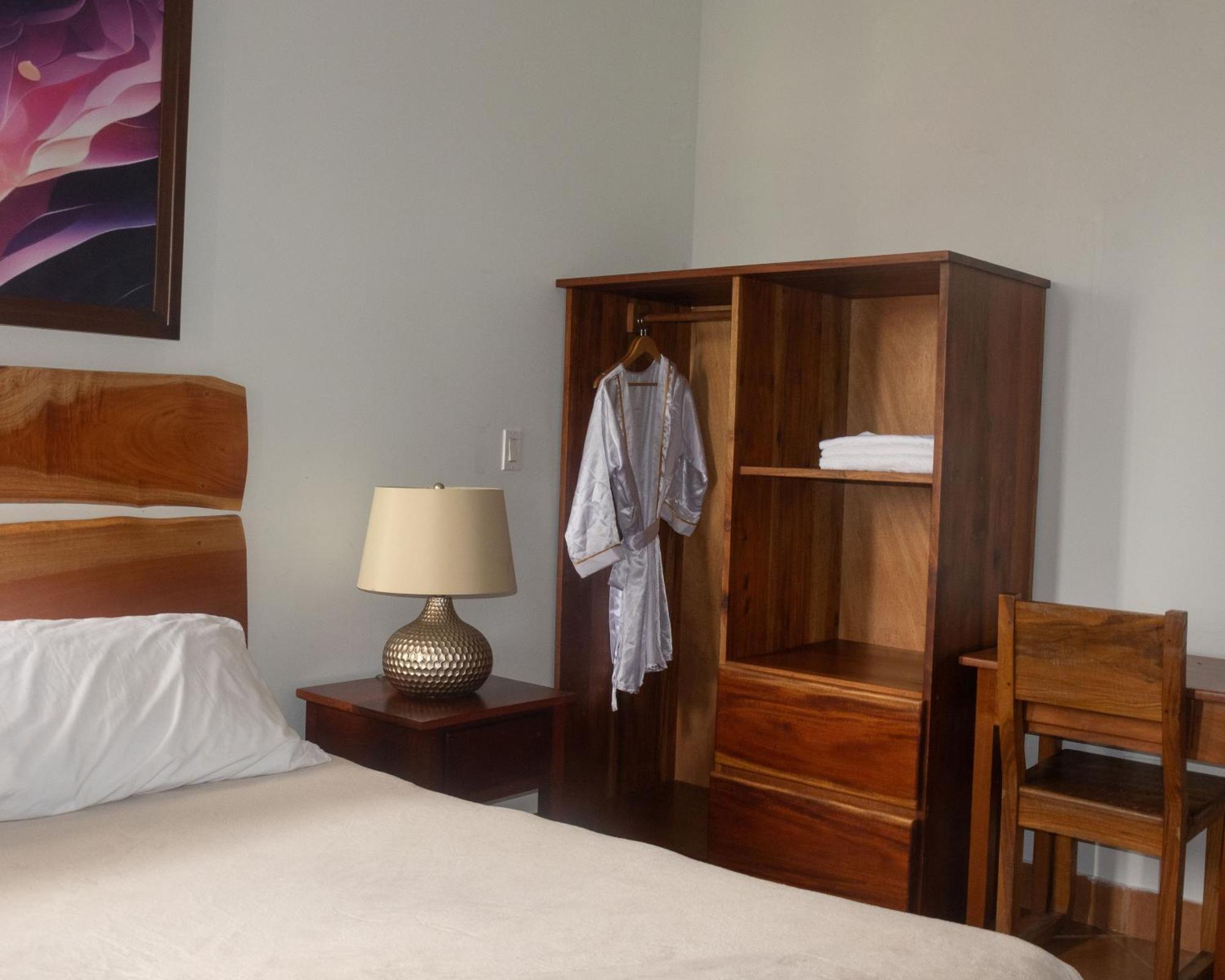 Hotel Leon Inn Экстерьер фото